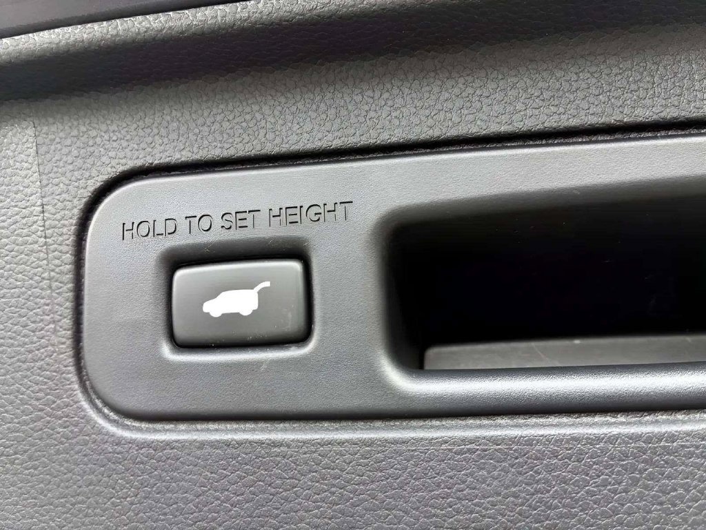 Used 2025 Honda Pilot EX-L image 11