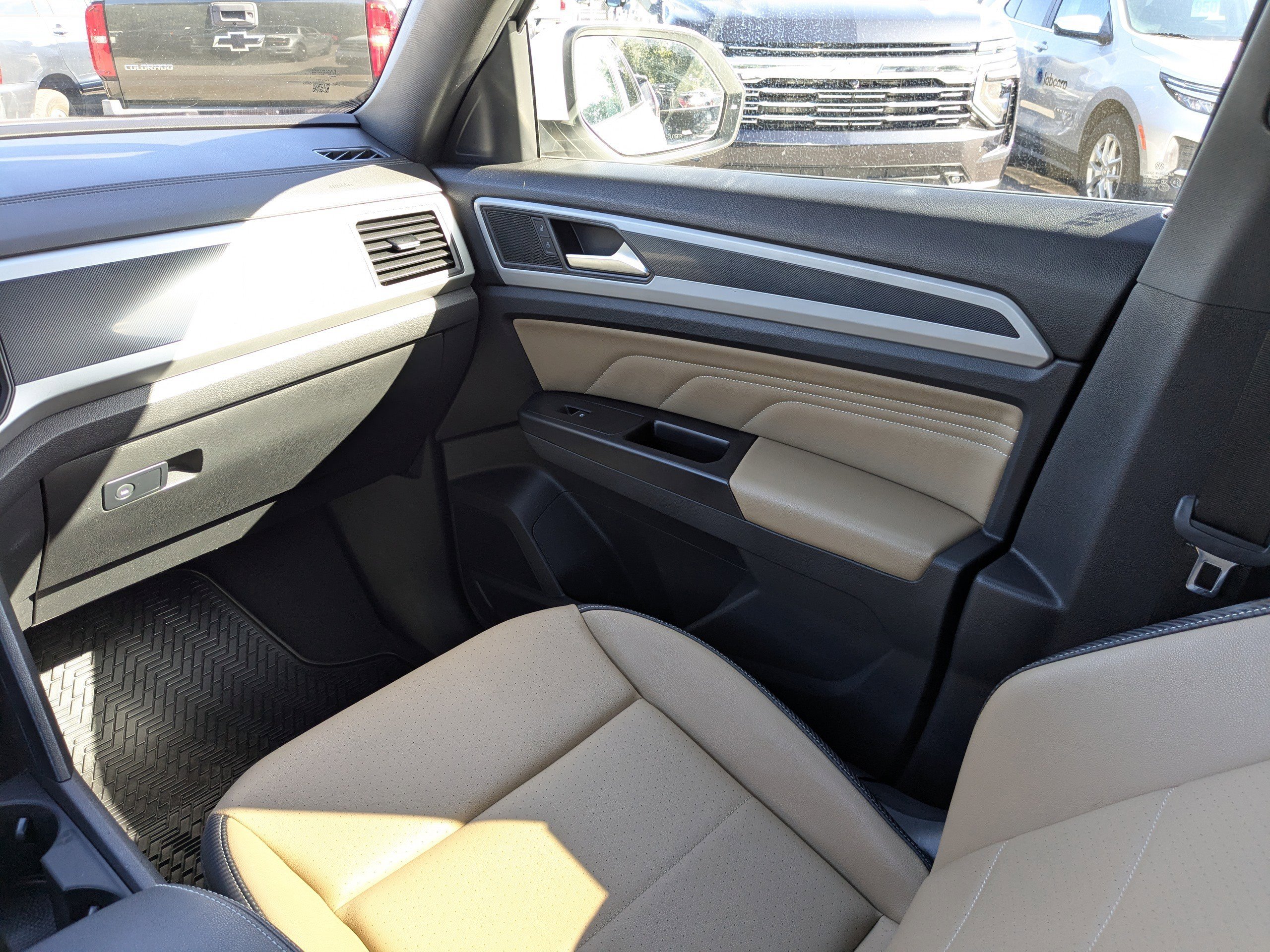 Used 2021 Volkswagen Atlas Cross Sport SE image 18