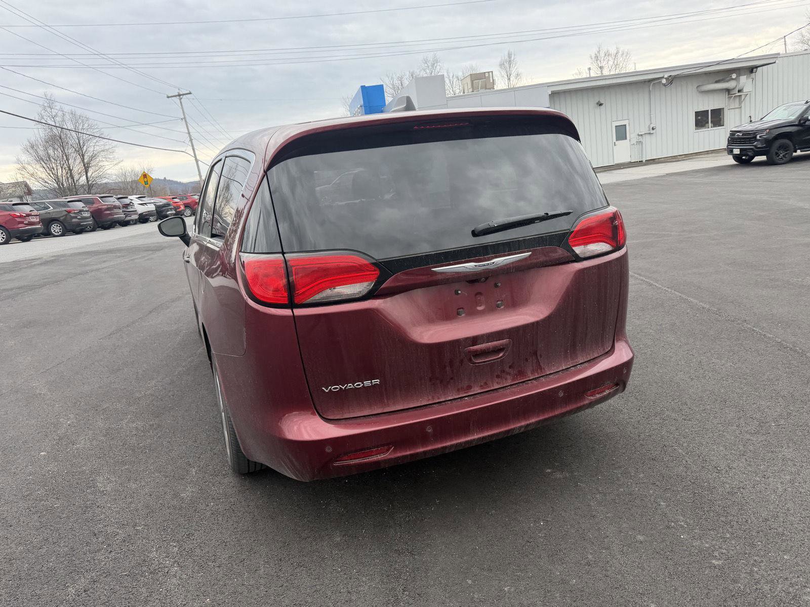 Used 2021 Chrysler Voyager L FWD image 4