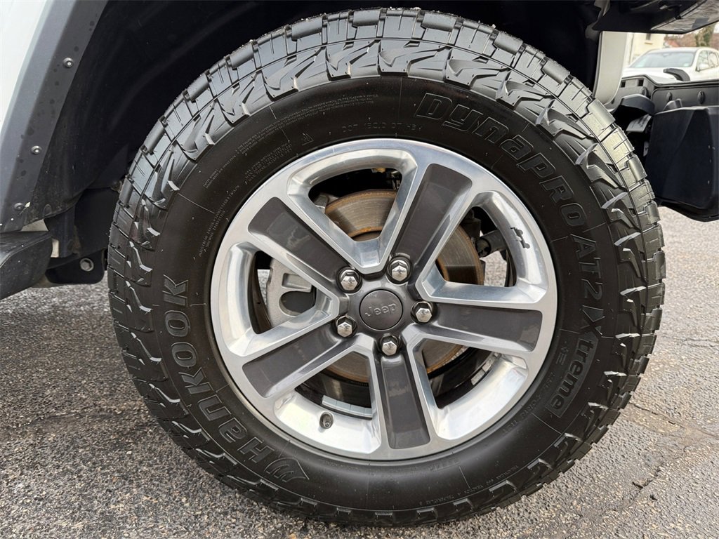 Used 2019 Jeep Wrangler Unlimited Sahara image 18