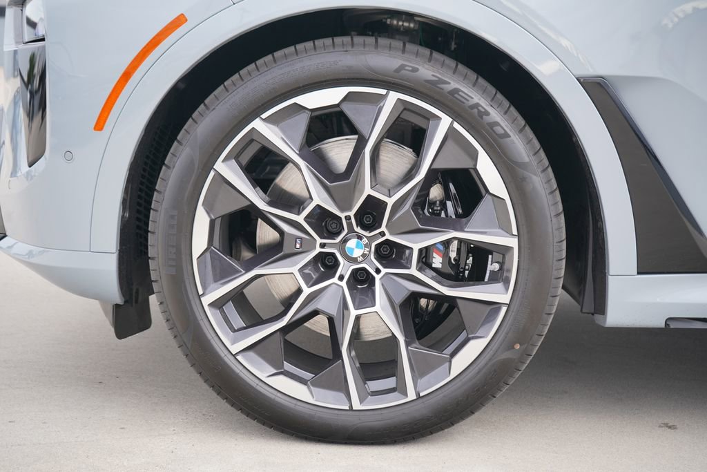 New 2026 BMW X7 M60i image 5
