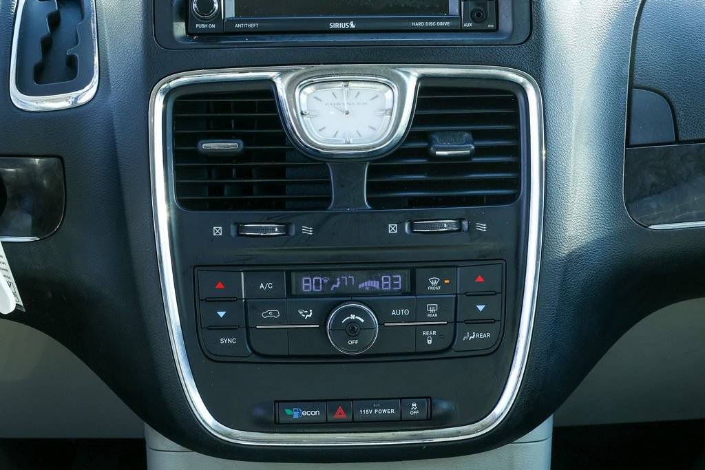 Used 2014 Chrysler Town & Country Touring FWD image 10