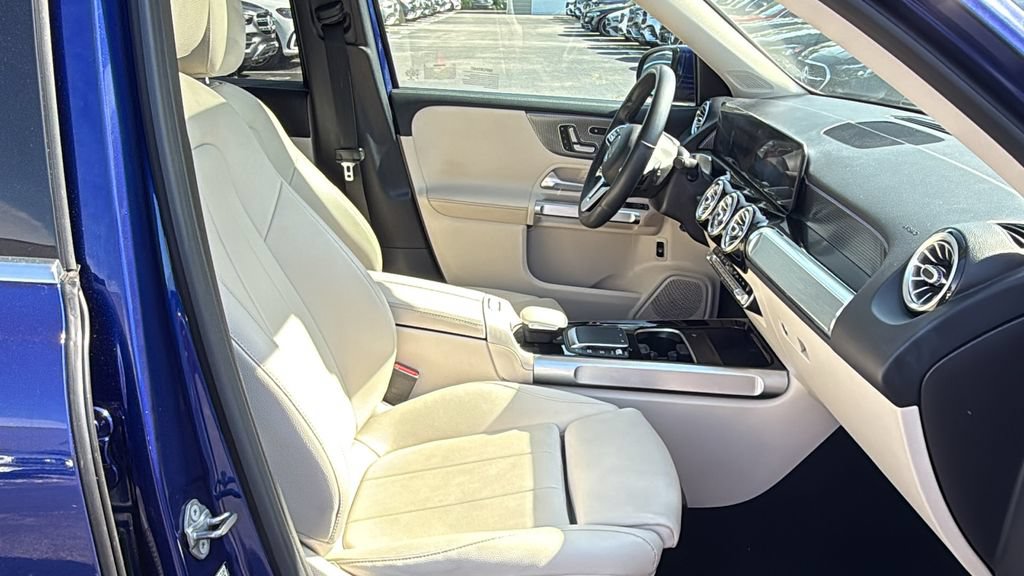 Certified 2021 Mercedes-Benz GLB 250 4MATIC w/ Premium Package image 11