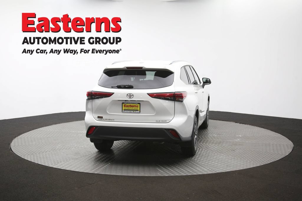 Used 2021 Toyota Highlander XLE AWD/4WD image 40