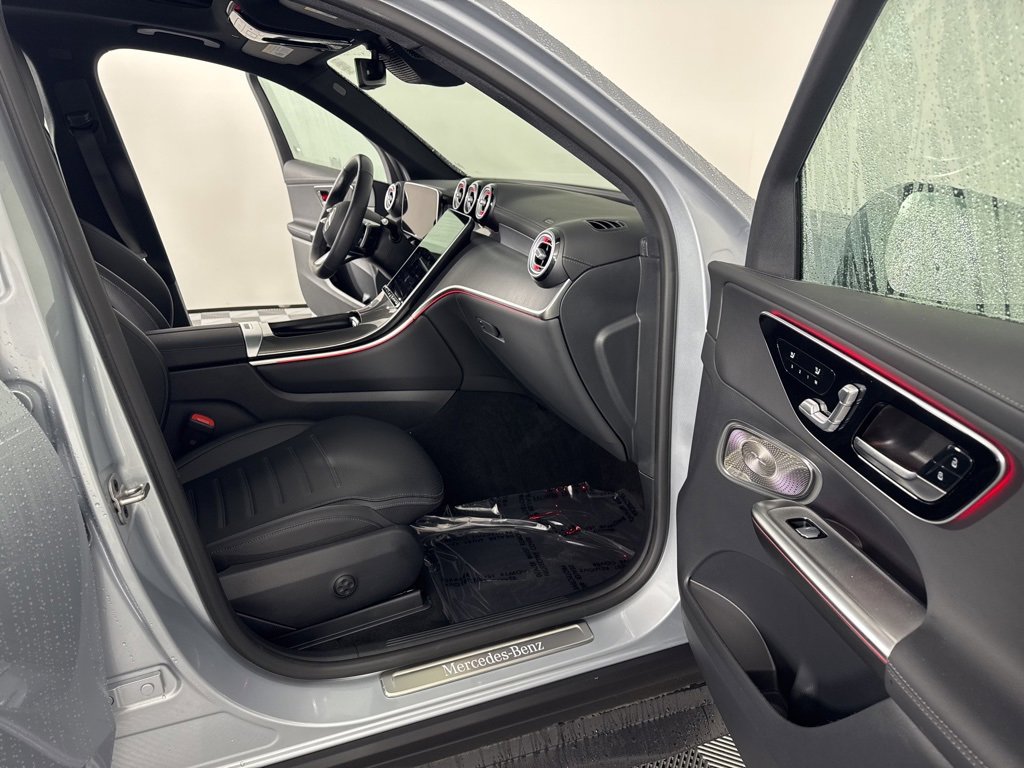 Used 2025 Mercedes-Benz GLC 350e 4MATIC image 17