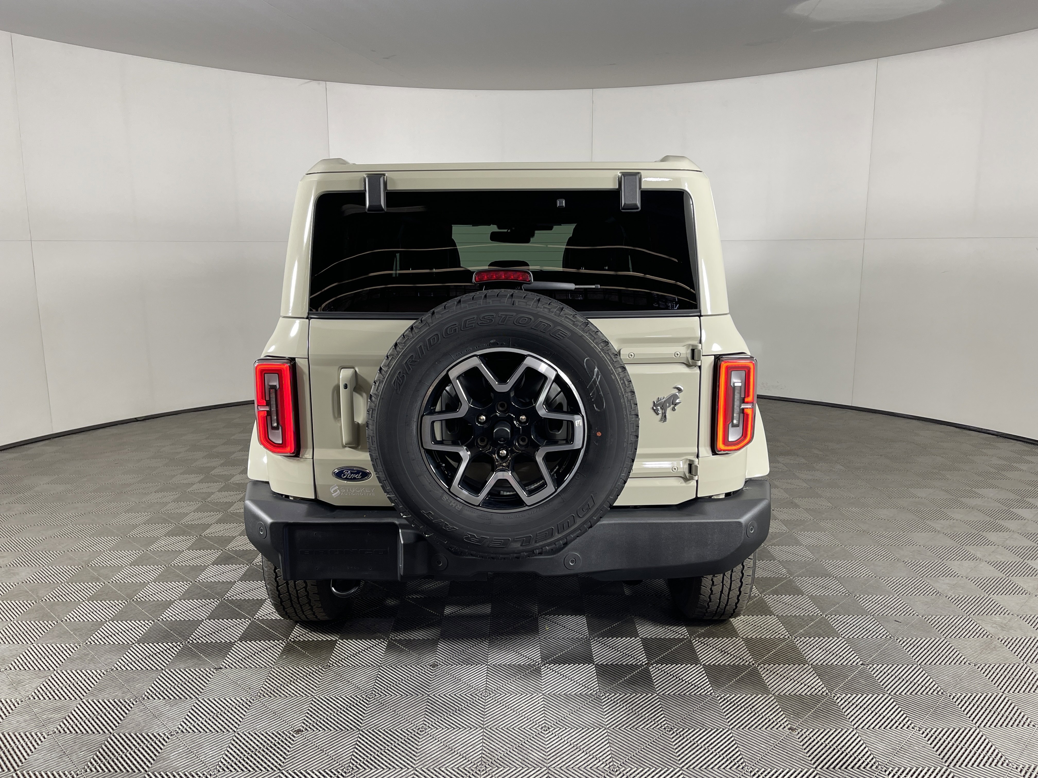 Used 2025 Ford Bronco Outer Banks image 4