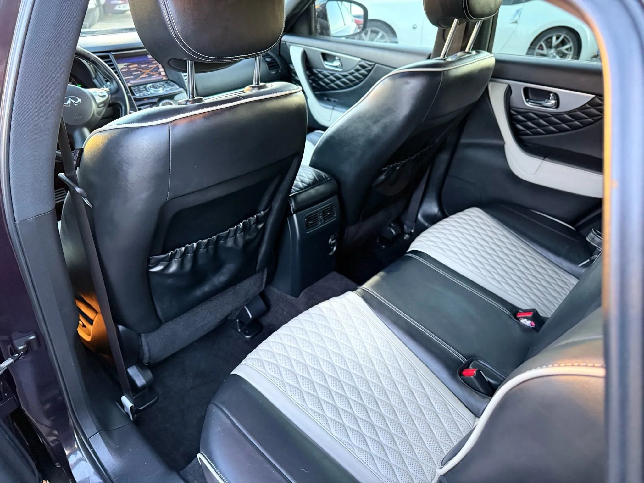 Used 2017 INFINITI QX70 3.7 w/ Limited Package AWD/4WD image 15
