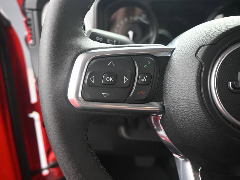 Used 2025 Jeep Wrangler Unlimited Sahara AWD/4WD image 12