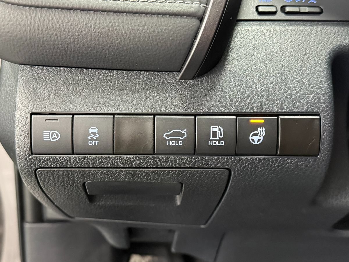 Used 2024 Toyota Camry SE AWD/4WD image 19