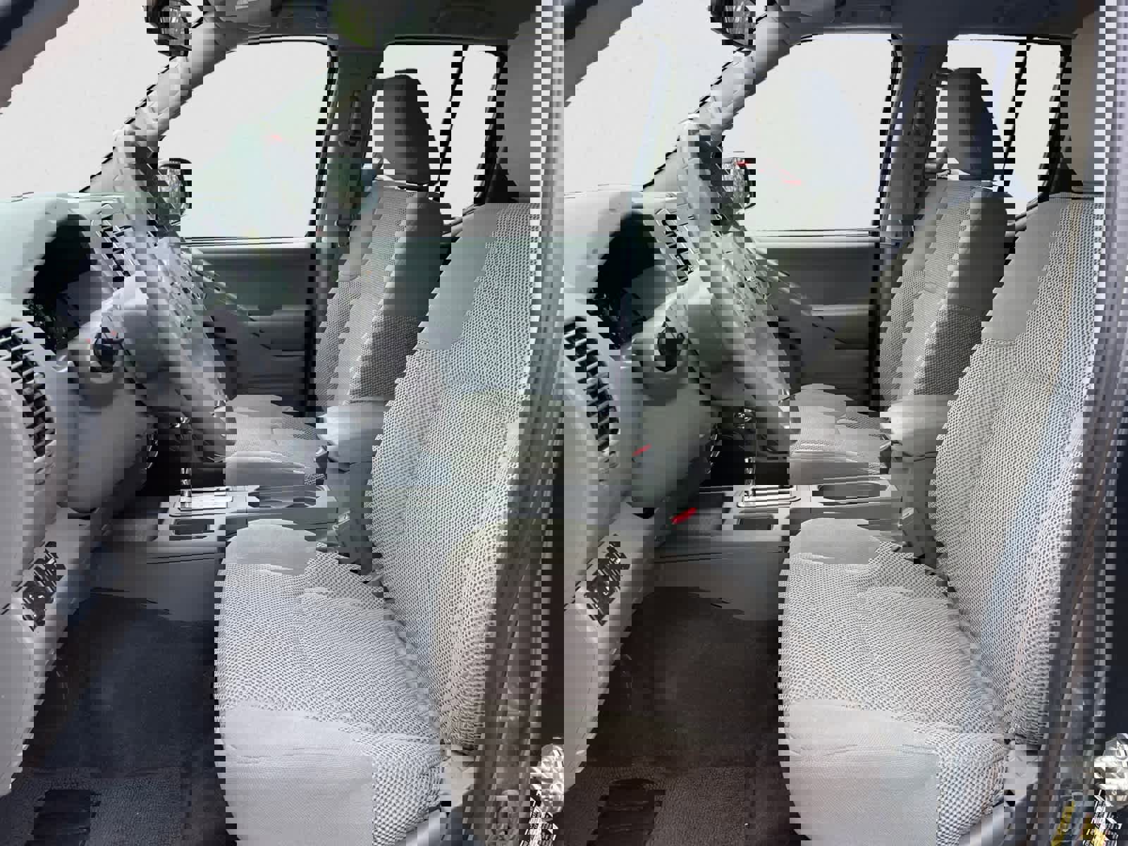 Used 2019 Nissan Frontier SV image 16