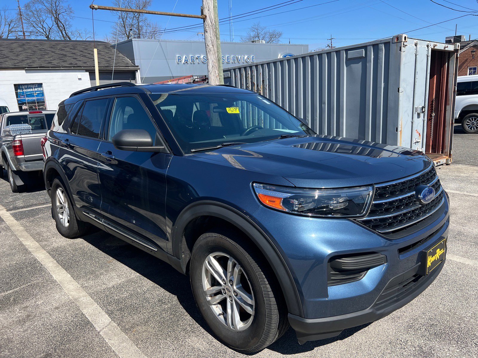 Used 2020 Ford Explorer XLT image 2