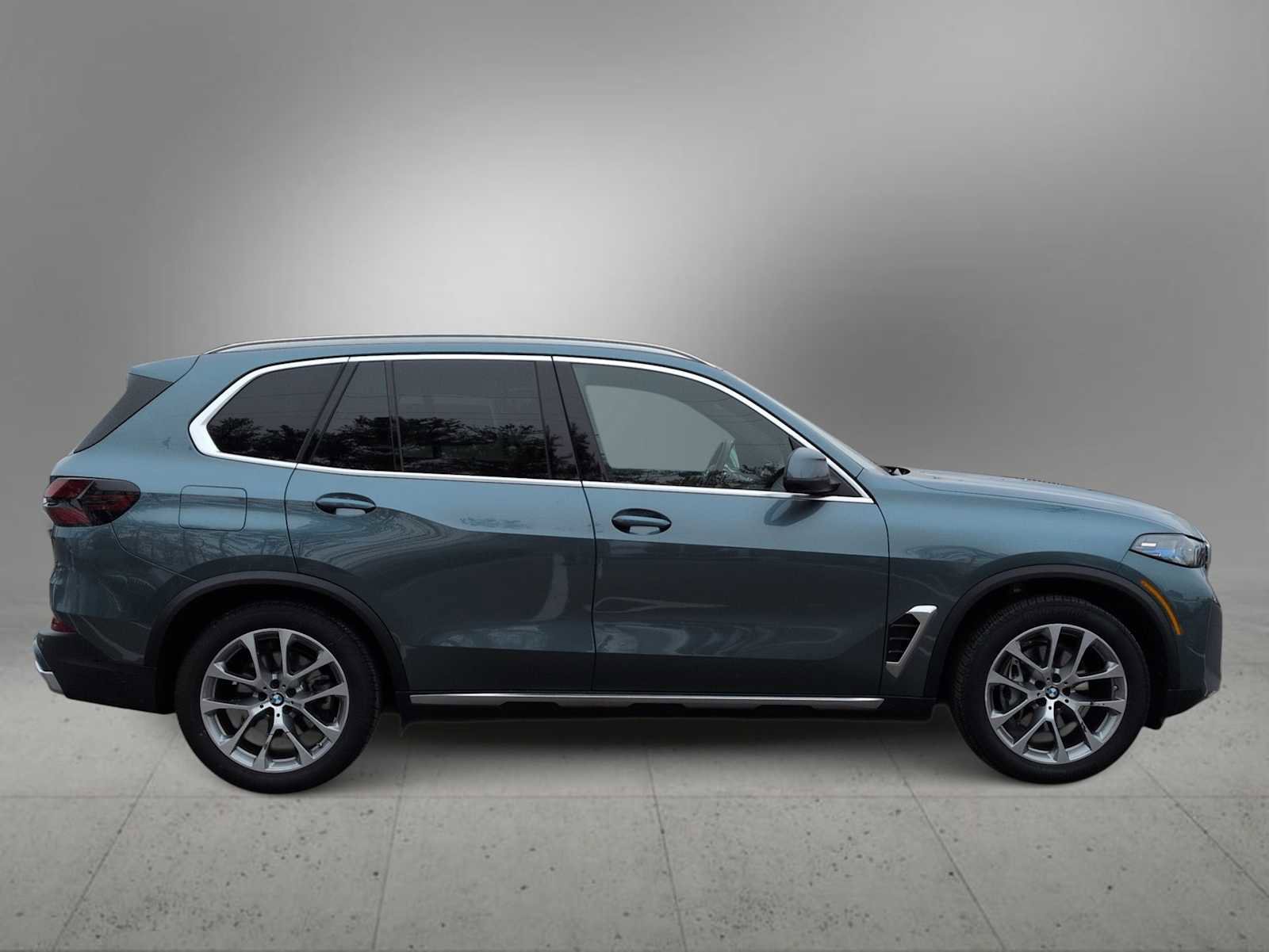 Certified 2025 BMW X5 xDrive40i w/ Executive Package image 9
