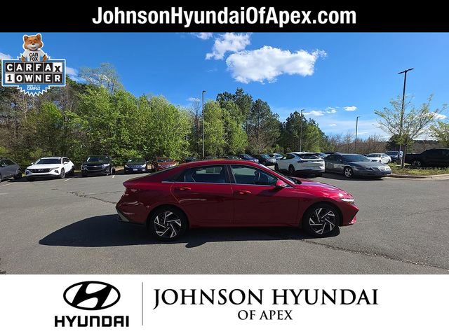 Certified 2025 Hyundai Elantra Limited FWD image 14
