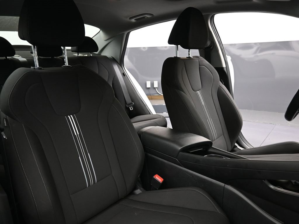 Certified 2025 Hyundai Elantra SEL w/ Cargo Package image 13