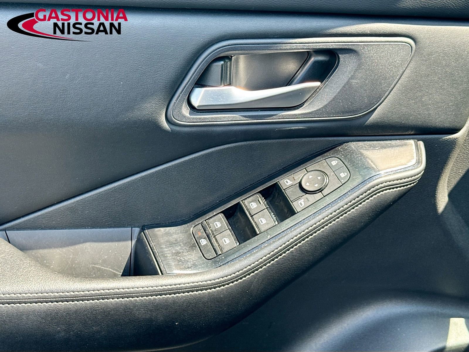 Used 2024 Nissan Rogue SV FWD image 22