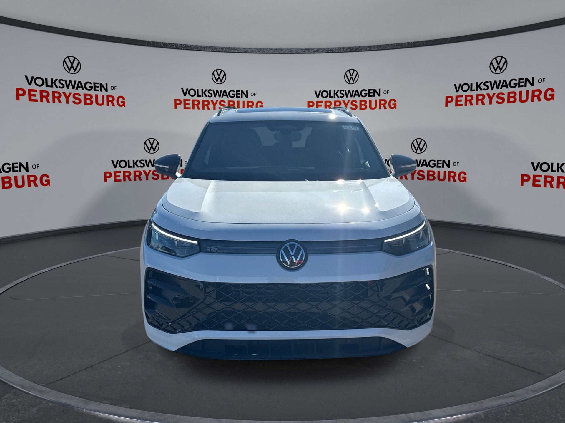 New 2026 Volkswagen Tiguan SE R-Line image 3