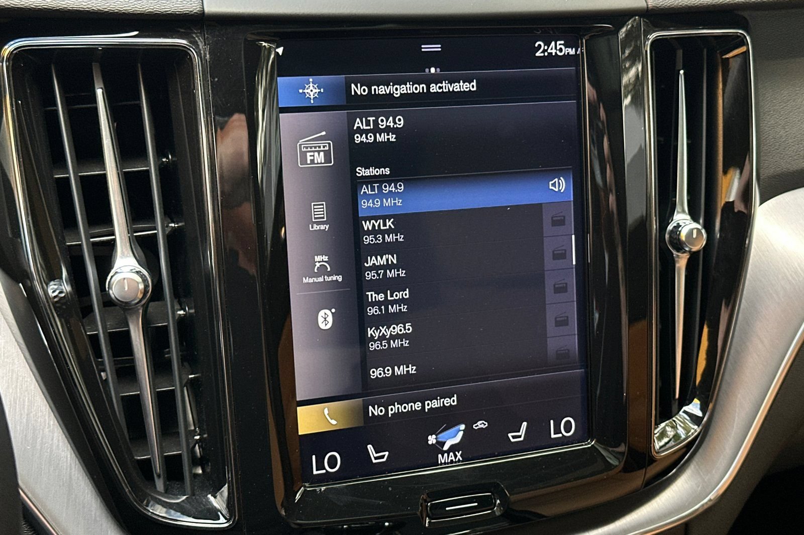 Used 2020 Volvo XC60 T5 Momentum w/ Protection Package Premier FWD image 16