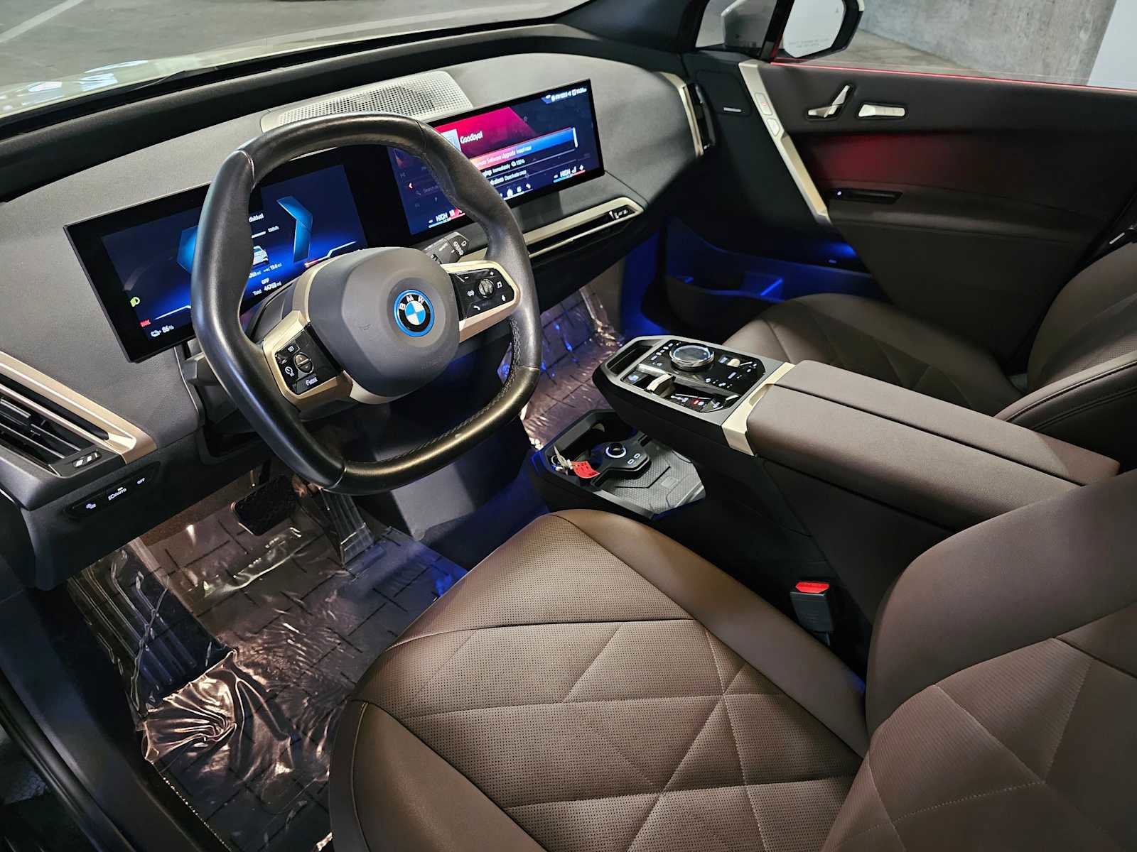 Used 2024 BMW iX xDrive50 w/ Premium Package image 2