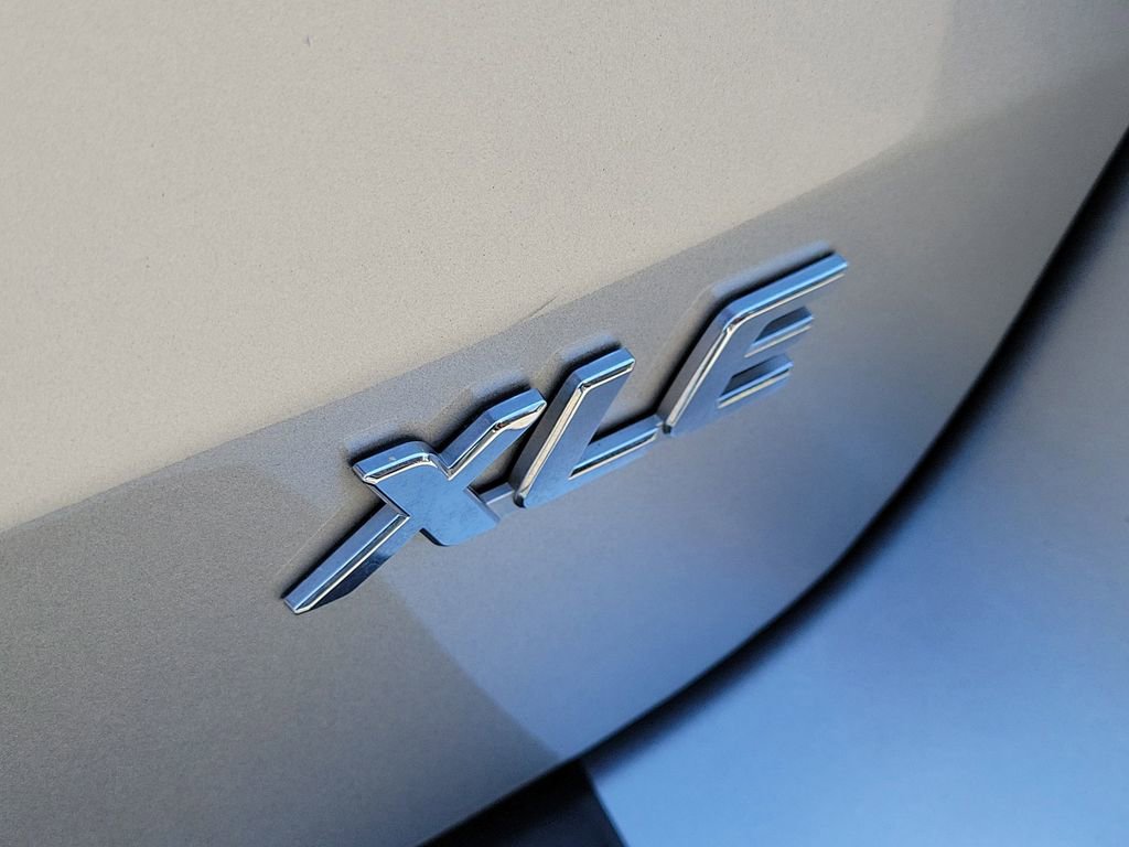 Used 2020 Toyota Sienna XLE w/ XLE Navigation Package FWD image 11