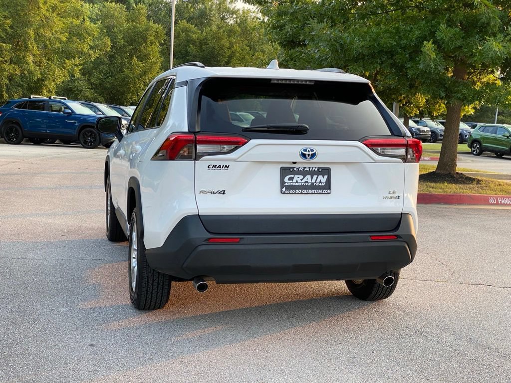 Used 2021 Toyota RAV4 LE AWD/4WD image 5
