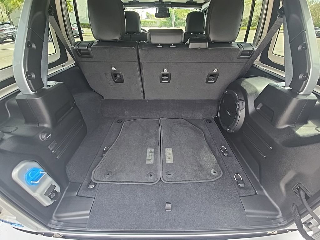 Used 2022 Jeep Wrangler Unlimited Sahara image 34