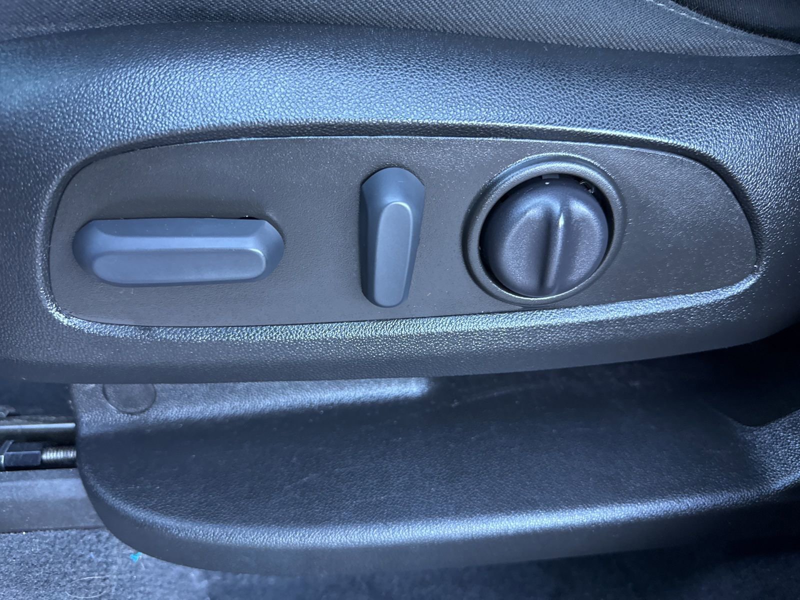 Used 2023 Chevrolet Traverse LT w/ Rear Camera Mirror Package image 41