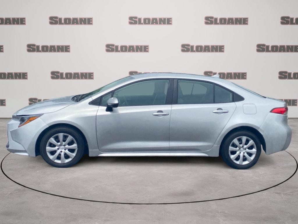 Used 2025 Toyota Corolla LE FWD image 2