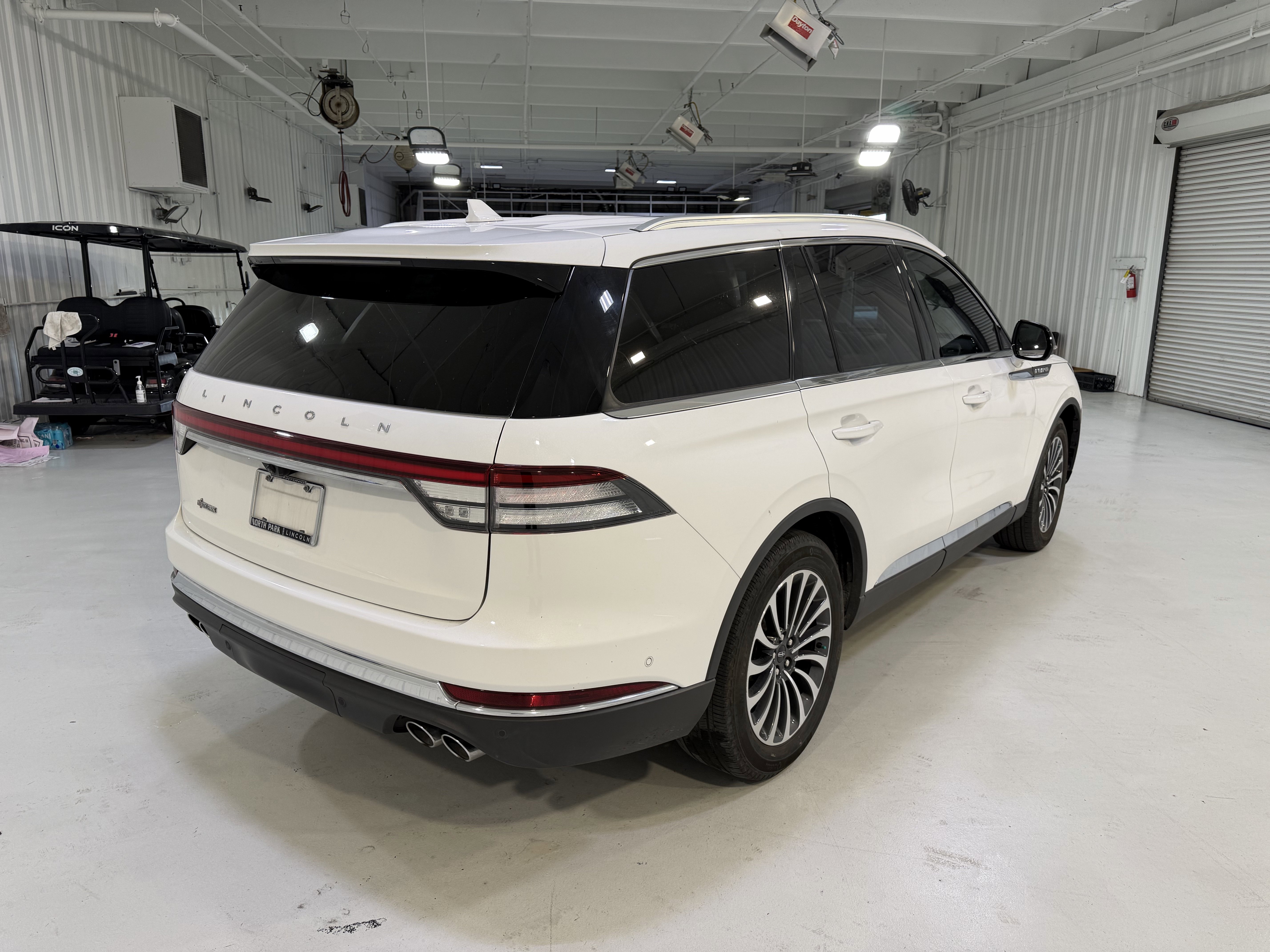 Used 2023 Lincoln Aviator Reserve w/ Equipment Group 201A RWD image 5