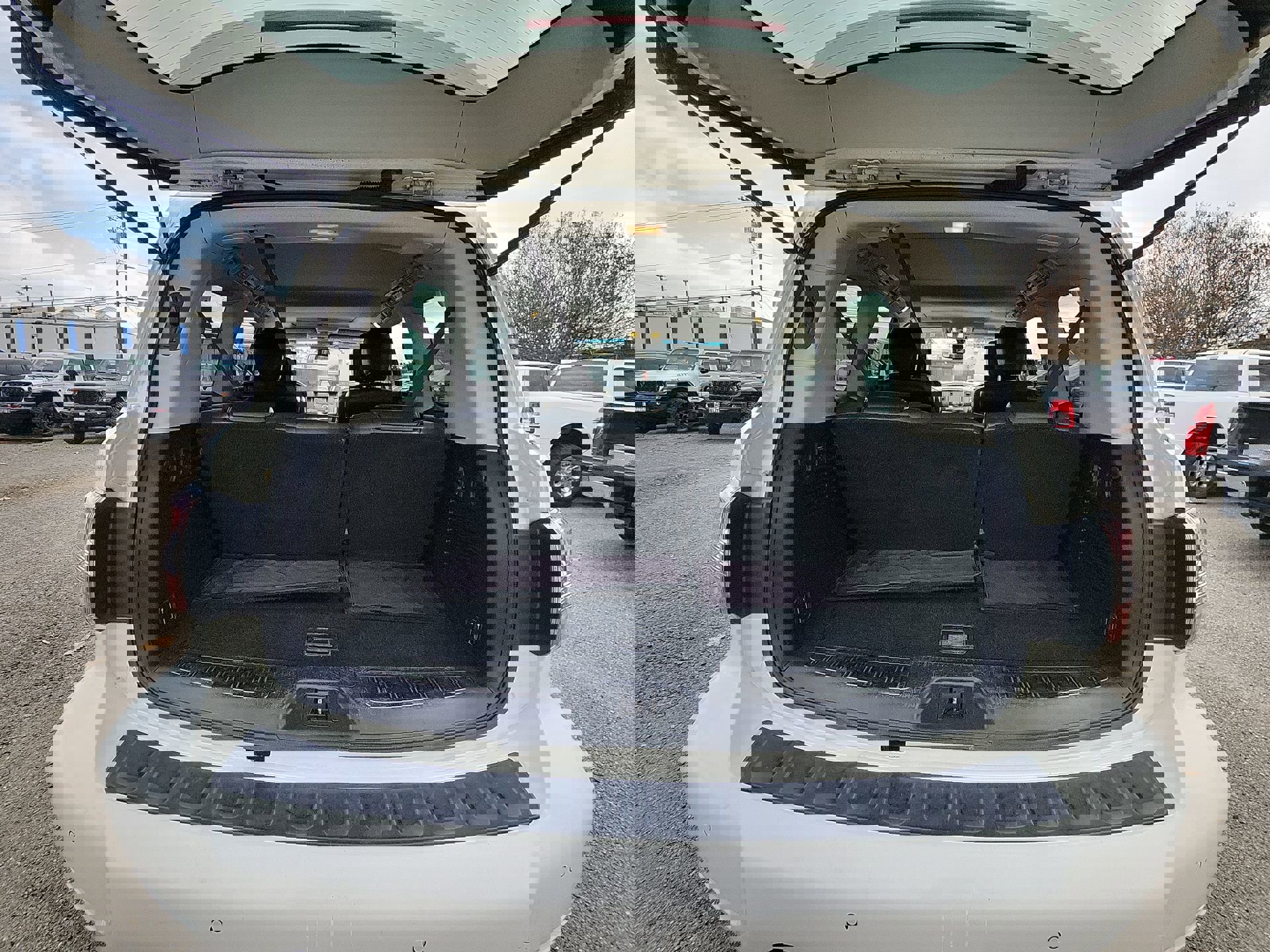 Used 2017 Nissan Armada Platinum w/ Captain Seat Package image 21