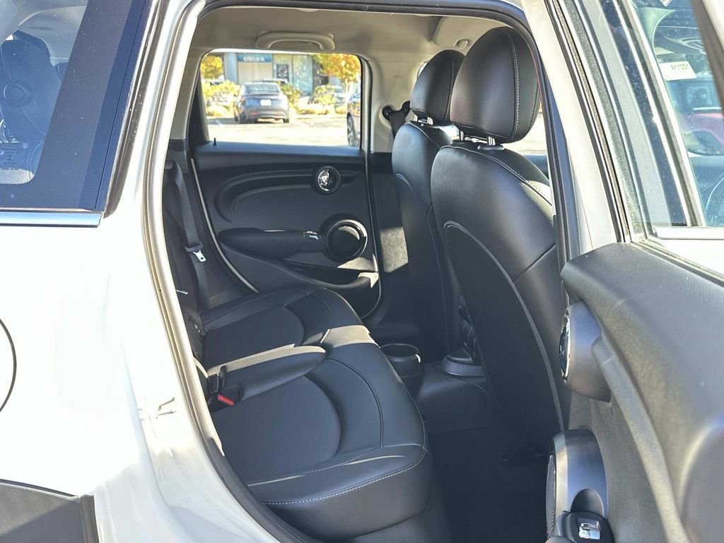 Used 2021 MINI Cooper 4-Door Hardtop image 27