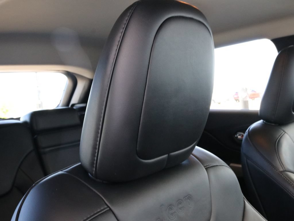 Used 2017 Jeep Cherokee Limited AWD/4WD image 42