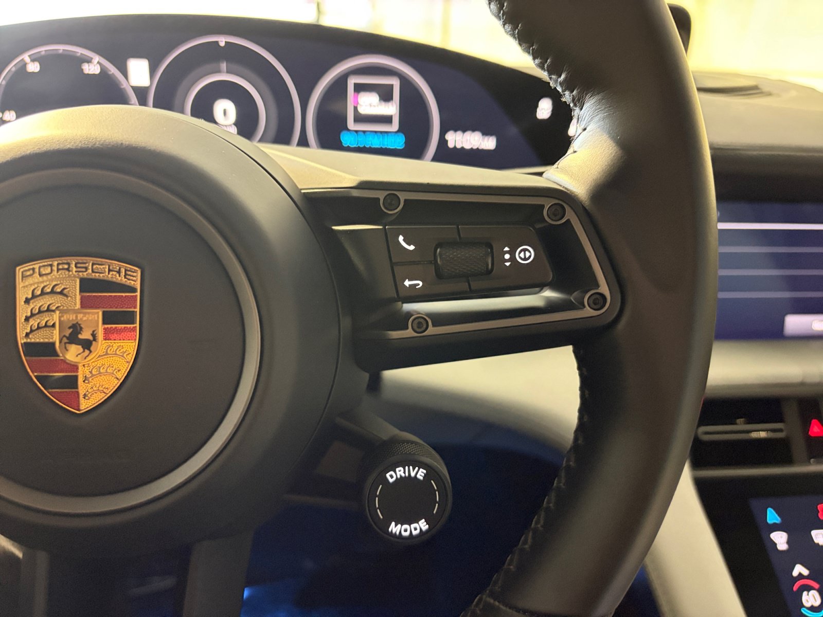 Certified 2022 Porsche Taycan 4S AWD/4WD image 38