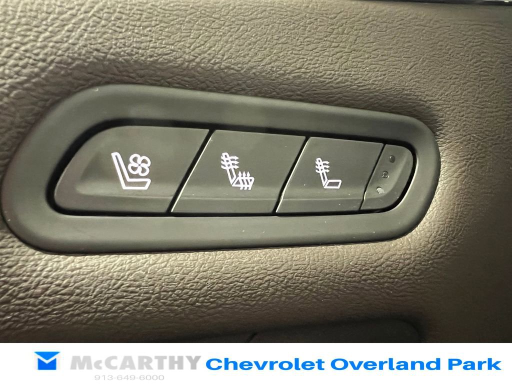 Used 2022 Cadillac Escalade Premium Luxury image 19