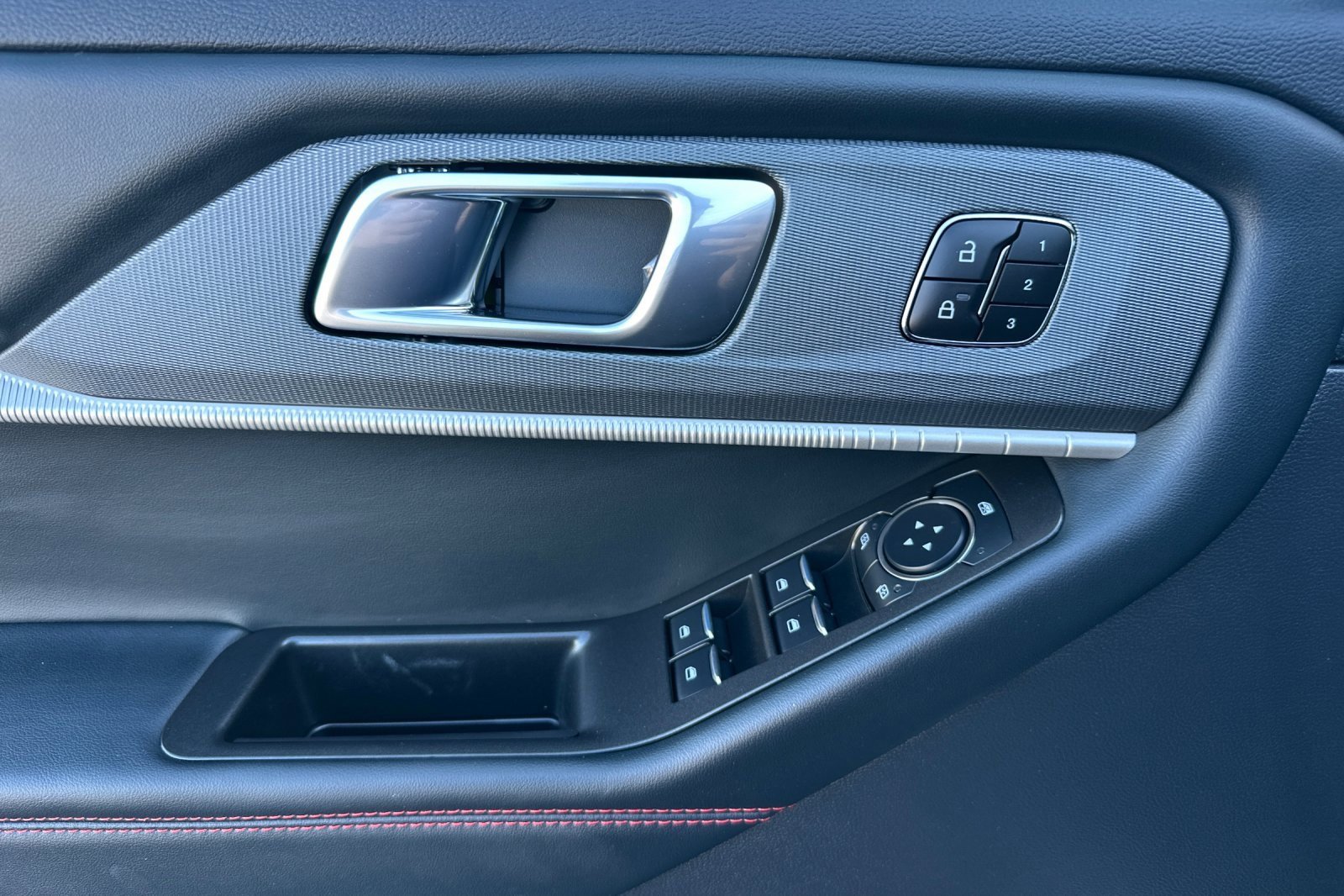 New 2026 Ford Explorer ST-Line w/ ST-Line Street Pack image 11