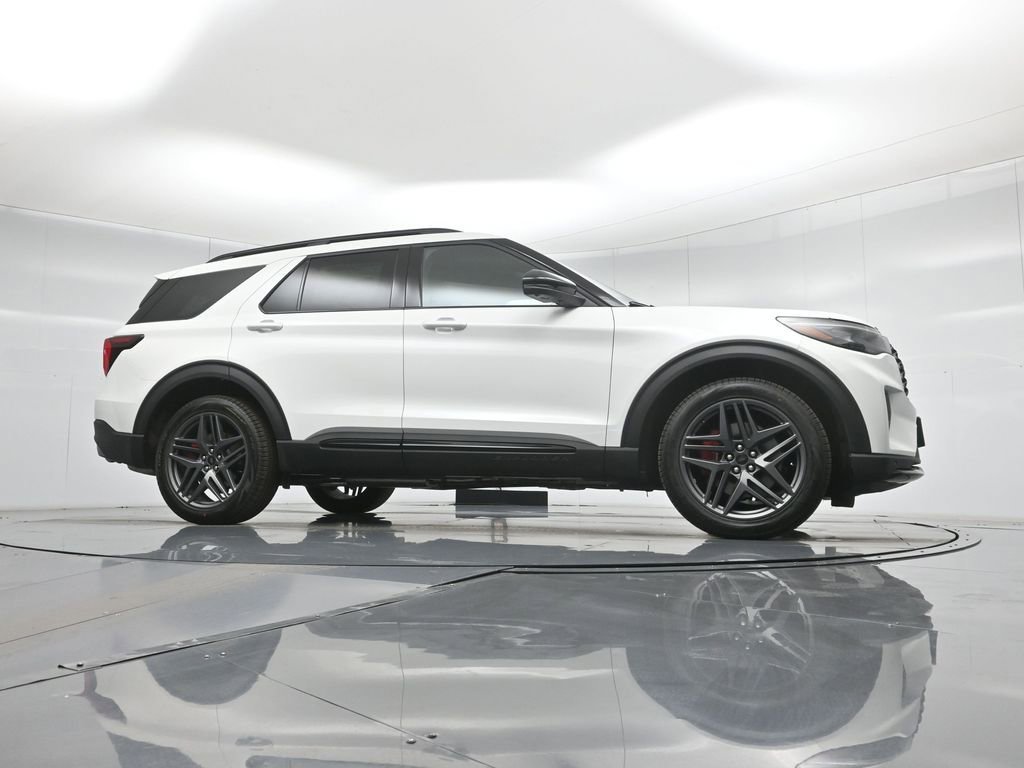 New 2026 Ford Explorer ST image 3
