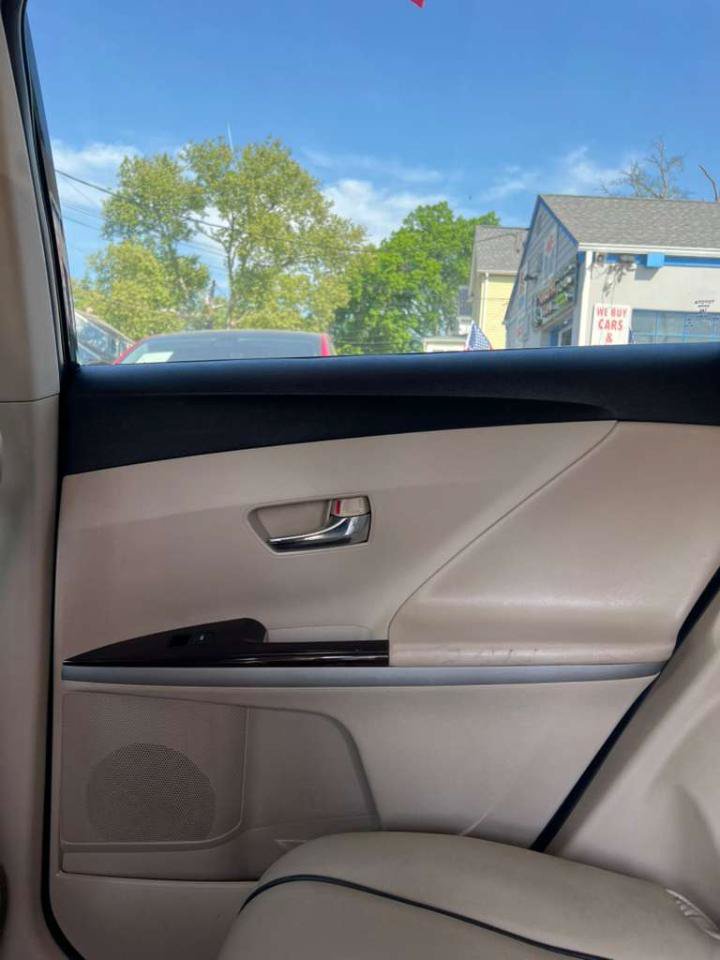 Used 2010 Toyota Venza AWD image 25