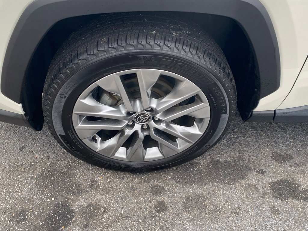 Used 2022 Toyota RAV4 XLE Premium image 17