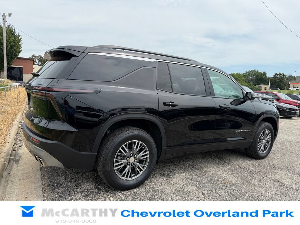 Used 2025 Chevrolet Traverse LT w/ Driver Confidence Package FWD image 3