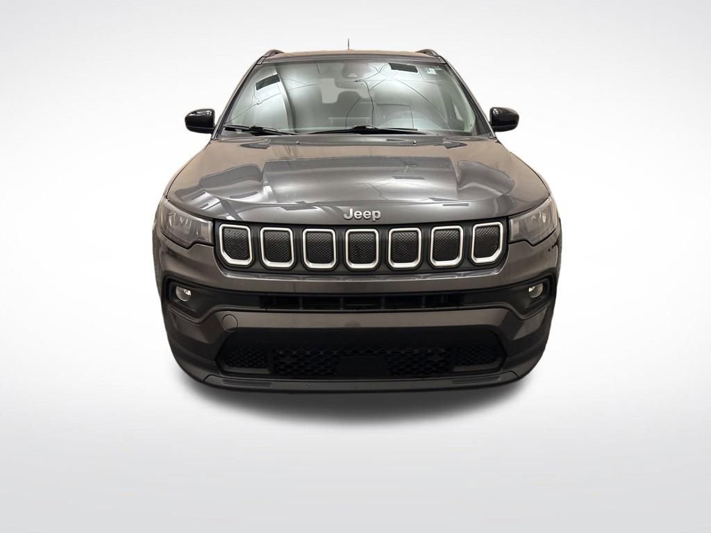 Used 2022 Jeep Compass Latitude w/ Convenience Group AWD/4WD image 2