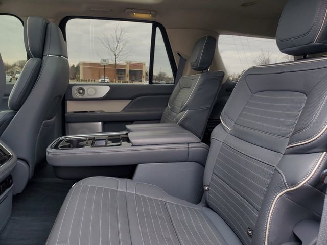Used 2024 Lincoln Navigator Black Label image 32