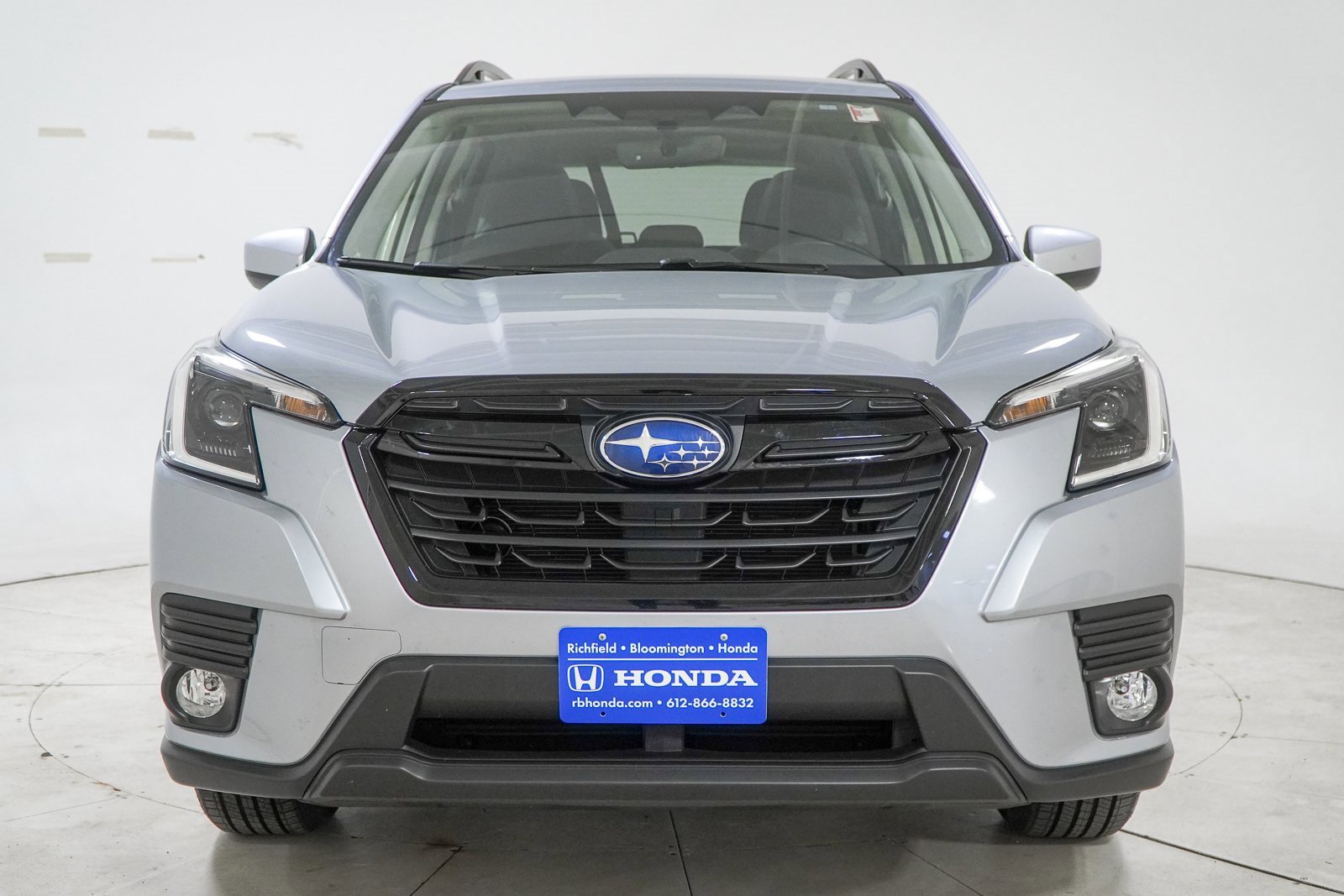 Used 2023 Subaru Forester Premium image 3