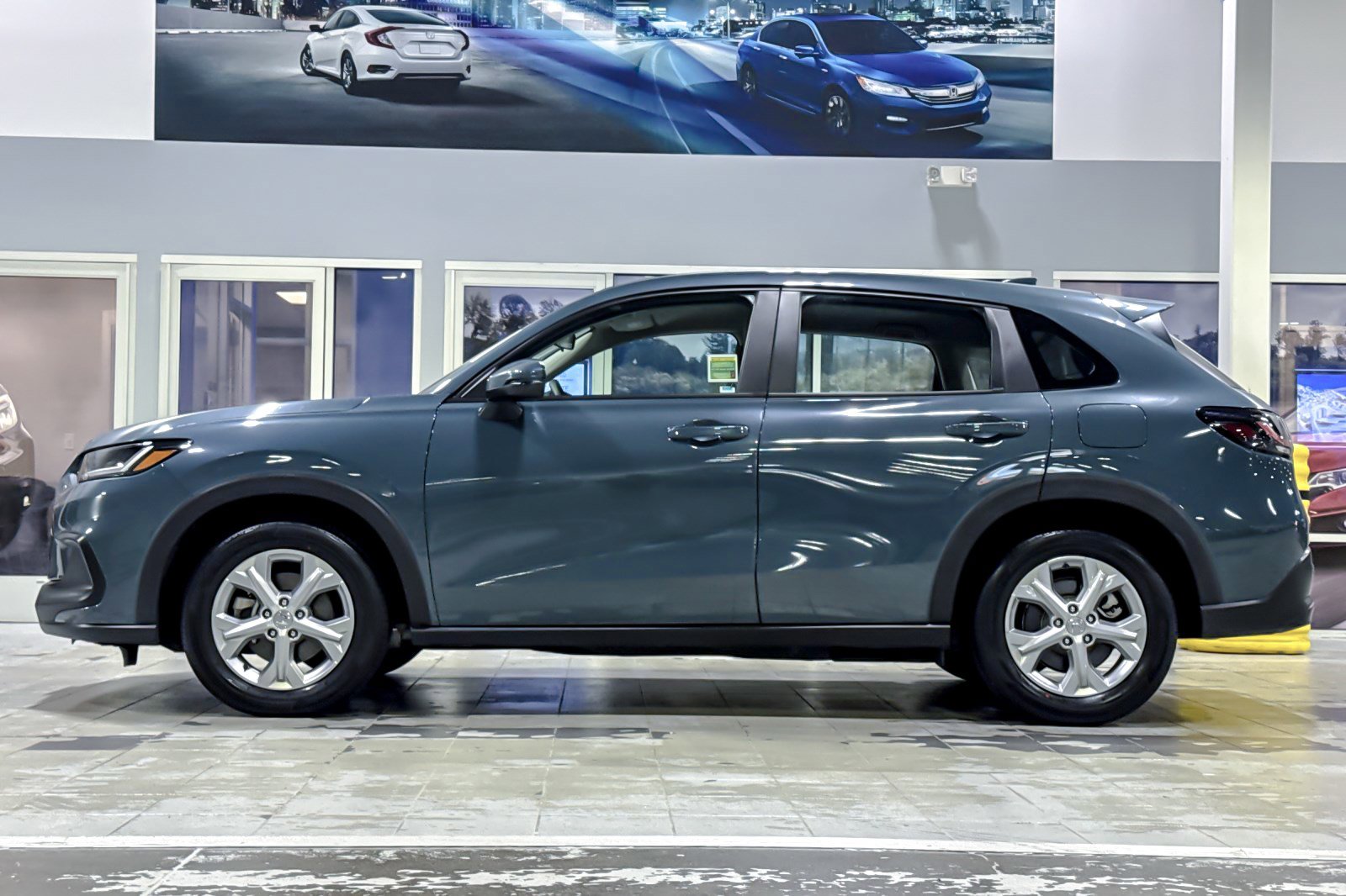 Used 2024 Honda HR-V LX image 2