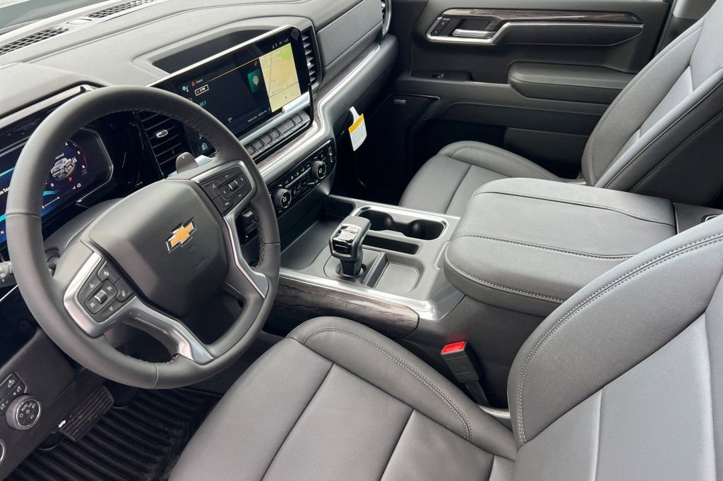 New 2026 Chevrolet Silverado 1500 LTZ w/ LTZ Premium Package AWD/4WD image 7
