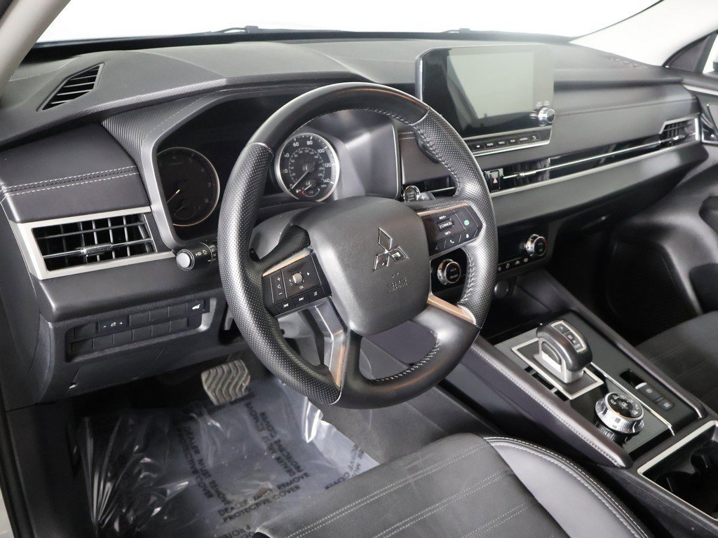 Used 2024 Mitsubishi Outlander SE Black Edition image 29