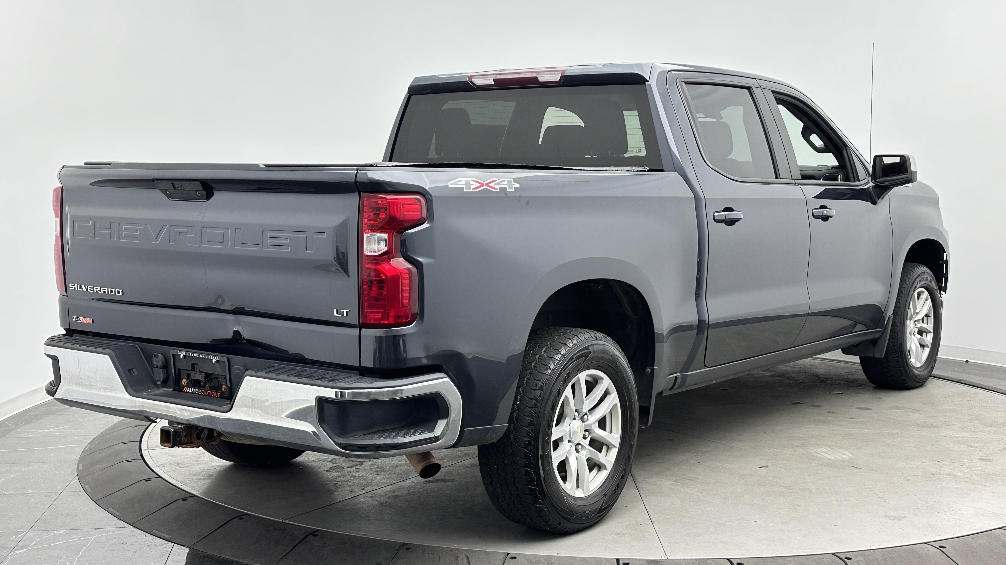 Used 2022 Chevrolet Silverado 1500 LT AWD/4WD image 7