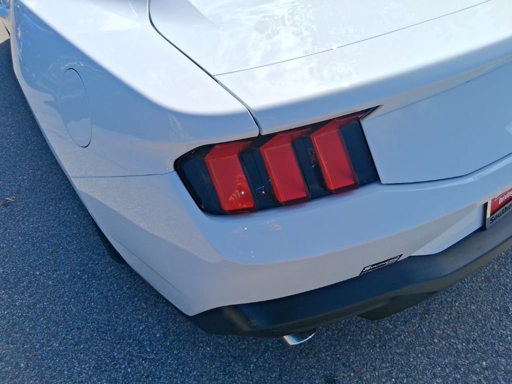 Used 2025 Ford Mustang EcoBoost image 4