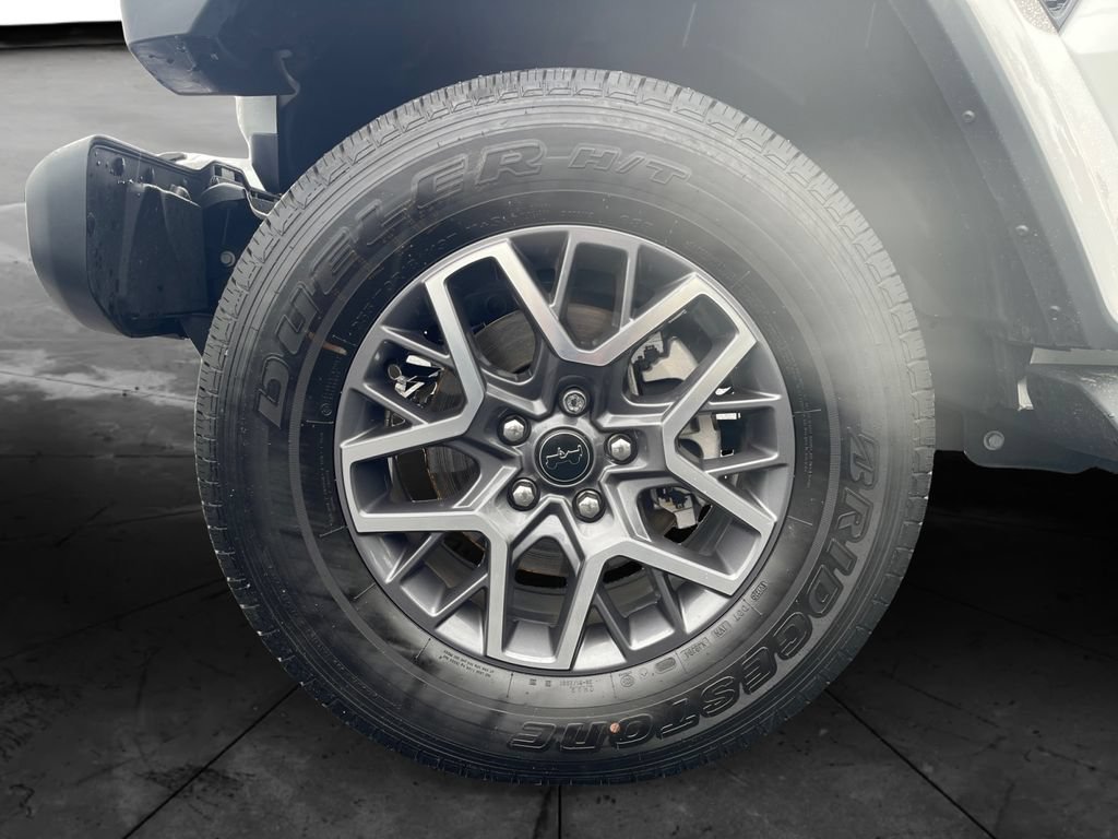 Used 2025 Jeep Wrangler Unlimited Sahara AWD/4WD image 14