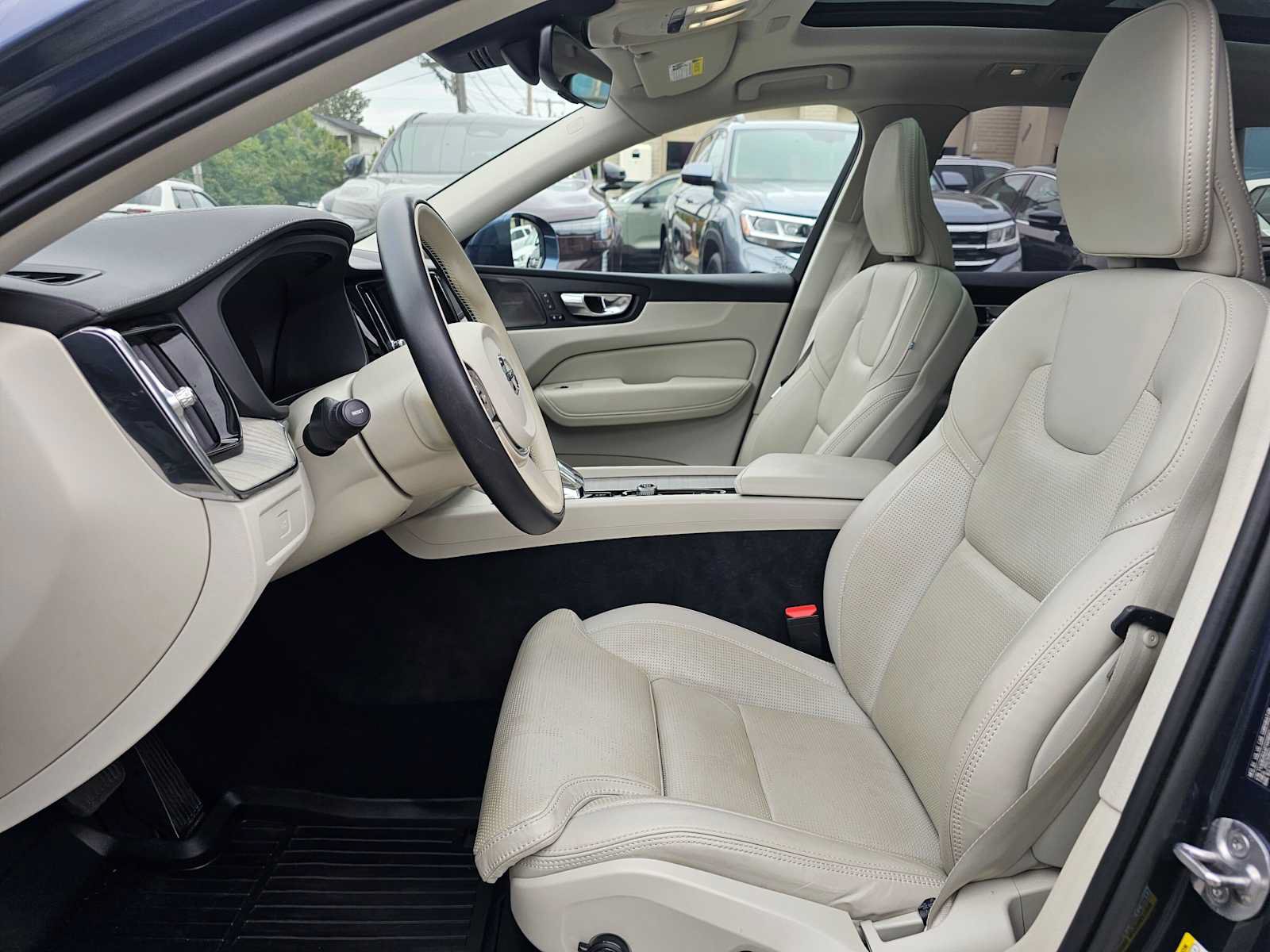 Used 2023 Volvo XC60 B6 Ultimate w/ Protection Package Premier AWD/4WD image 21