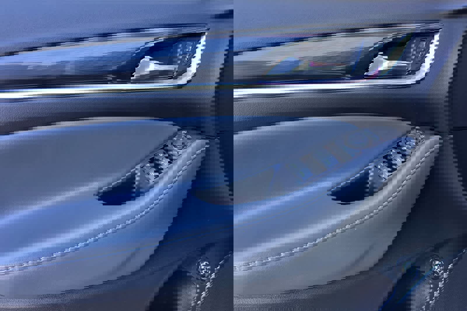 Used 2022 Buick Enclave Essence image 12