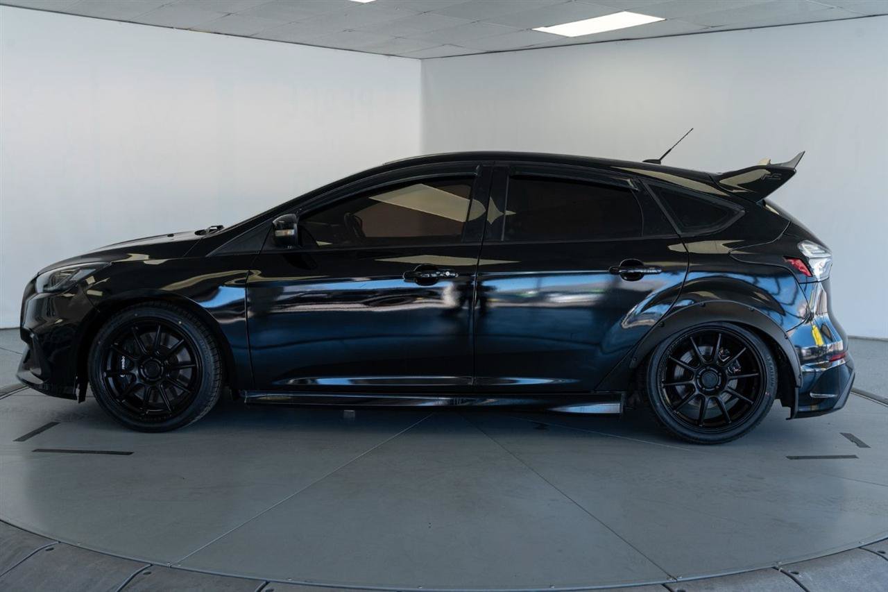 Used 2017 Ford Focus RS AWD/4WD image 5